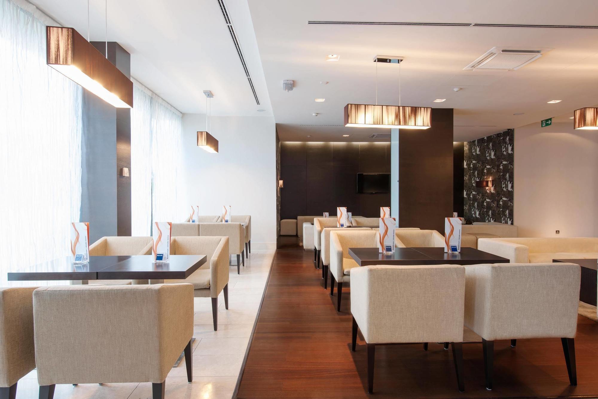 Hotel Occidental Five
